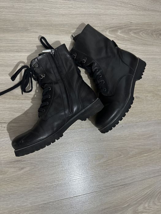 Продам кожанные женские ботинки