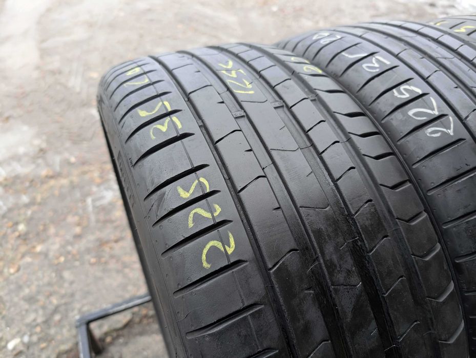SET 4 Anvelope Vara 225/35 R20 + 255/30 R20 PIRELLI P Zero - Runflat