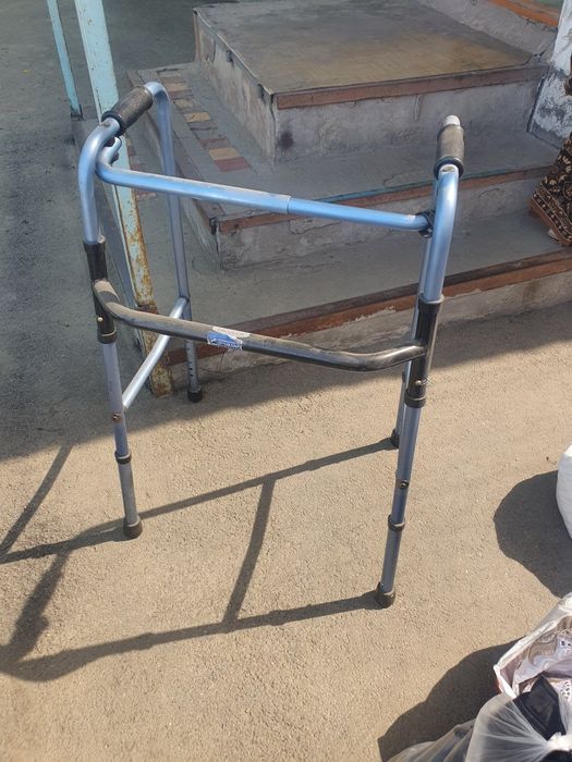 Продам ходунки для взрослых