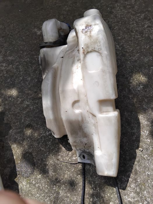 Казанче течност за чистачки Audi A8 D3 Ауди