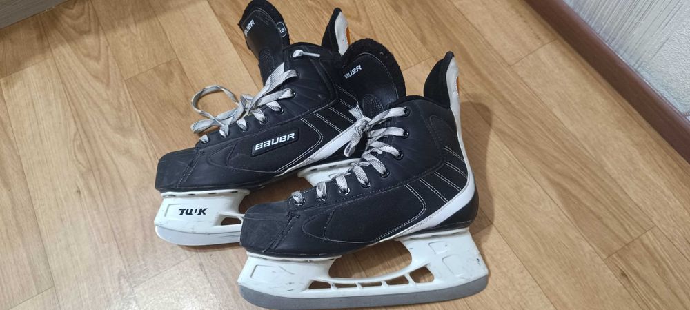 Коньки хоккейные 2 пары 40,5 и 38