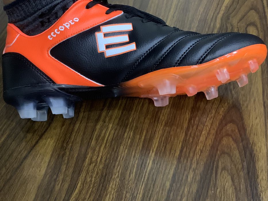 Futbolniy butsi sotiladi holati yengi