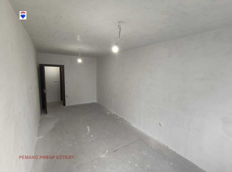 Продава се Тристаен апартамент в Русе, Център - 102 кв.м за 1588 €/кв.м - Снимка #3