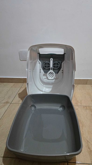 Litiera pisica cu capac si filtru de carbon - Noua