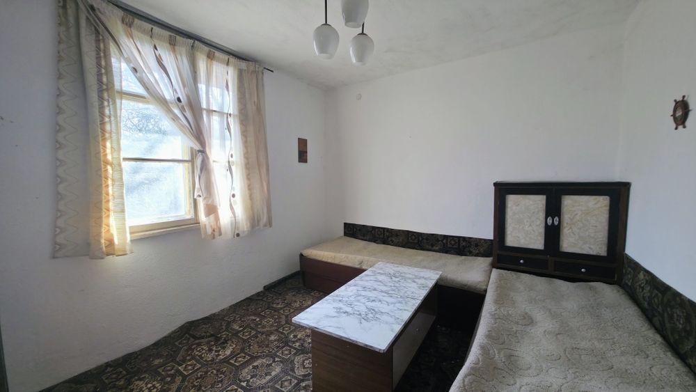Продава се къща в село Лобош, област Перник