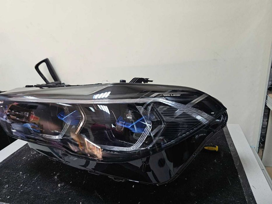 Ляв фар за BMW X5 G05 X6 G06  в отлично състояние.