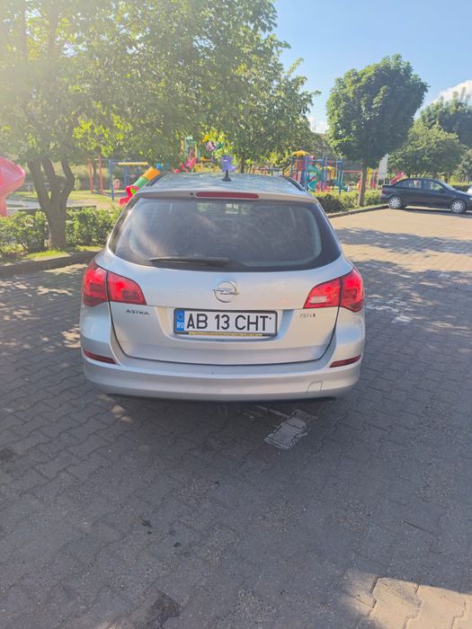 Vând Opel Astra j 2011 euro 5