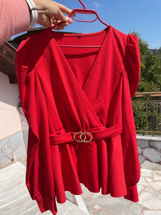 Червена разтеглива блузка