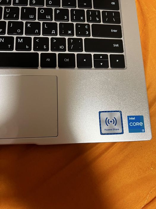 Ноутбук Huawei i3