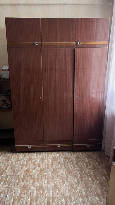 Продам плательный шкаф