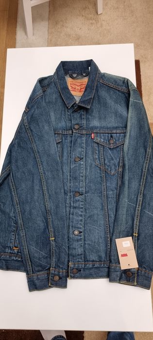 Vând geaca de blugi Levi's, barbati, mărime XL