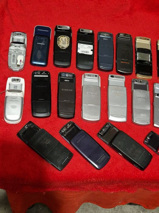 Telefoane Pe sina pentru colecție sau pentru piese, fara accesorii, unele si fara capacul de la baterie