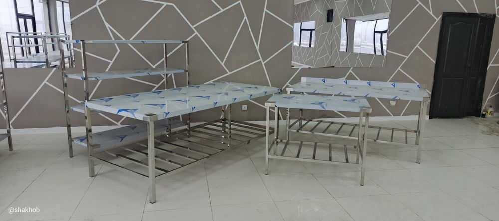 Стол и стеллаж из нержавеющей стали под заказ