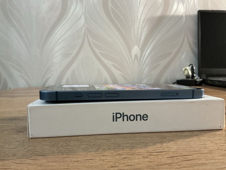 Продаю iPhone 13 128 ГБ синий