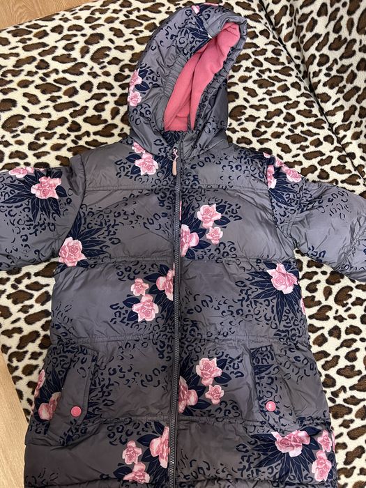 Продам зимнюю куртку на девочку!