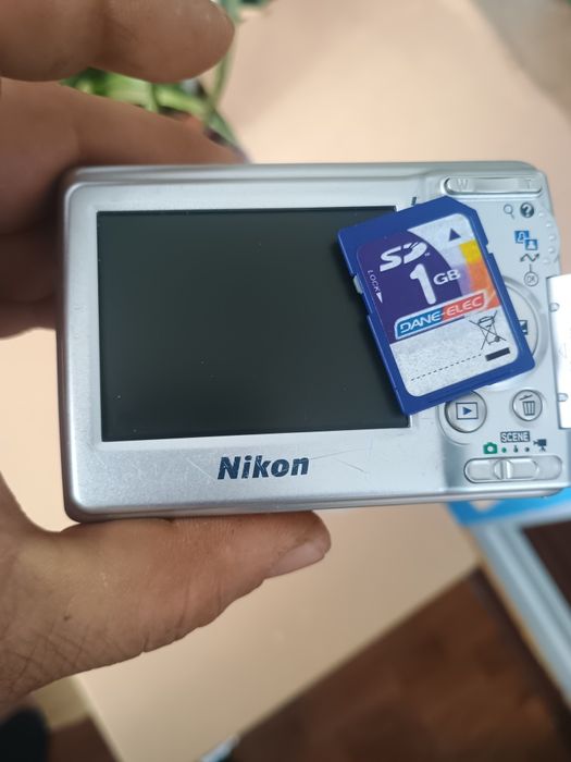 Aparat Foto Digital Nikon Coolpix L11 – 6.0 MP – Aspect Vintage / Cole