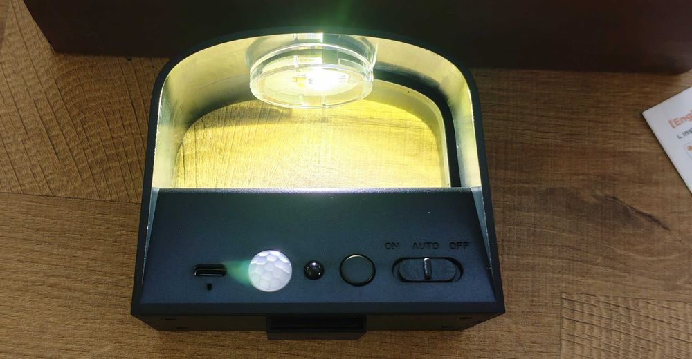 4 LED стенни лампи, безжични, презареждащи, сензор и дистанционно.