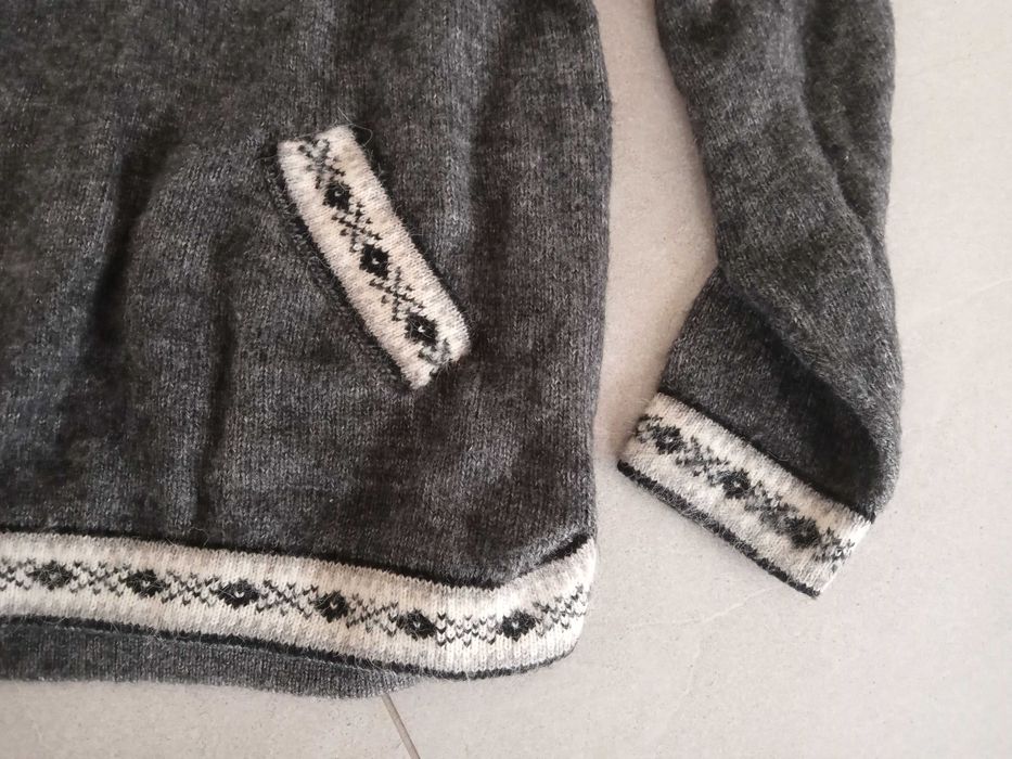 Ръчно изработен, сив пуловер от Перy  100% алпака 38 s m