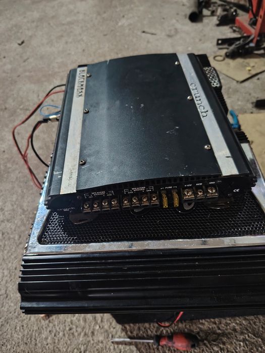 Subwoofer și statie auto