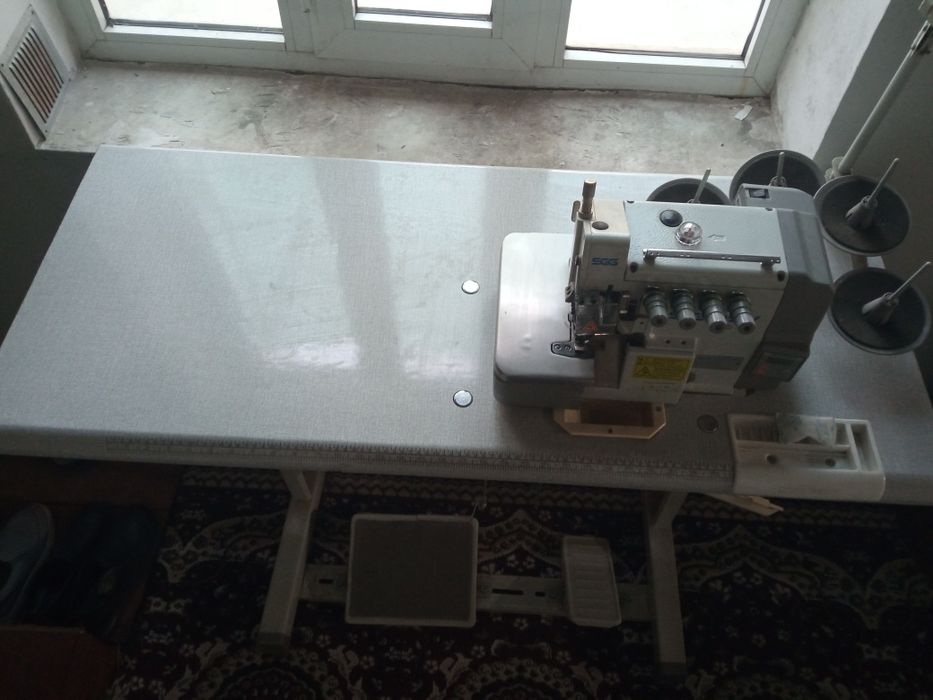 Overlok tikuv mashinasi