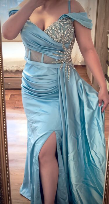 Официална рокля.