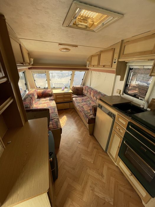 Rulotă Sterling Voyager 460 NT | Baie + Duș | Frigider | Foarte spațioasă