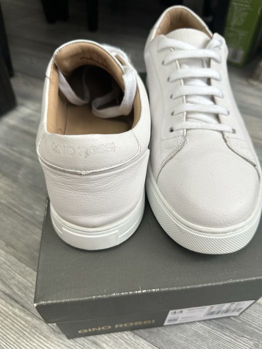 Бели кожени кецове Gino Rossi