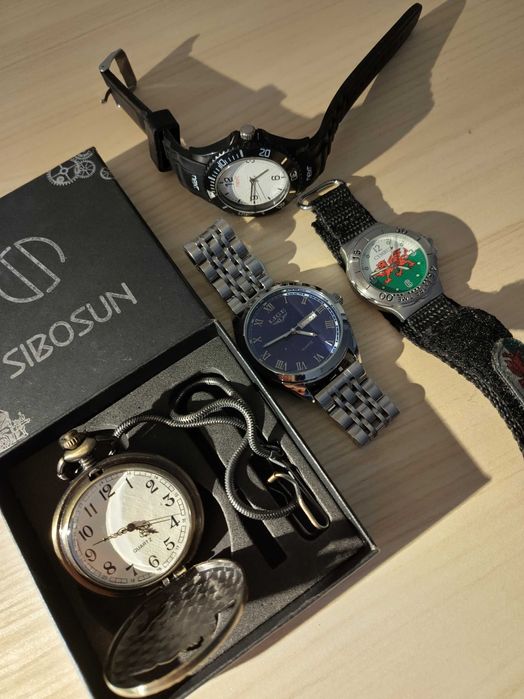 Часовници за продажба.