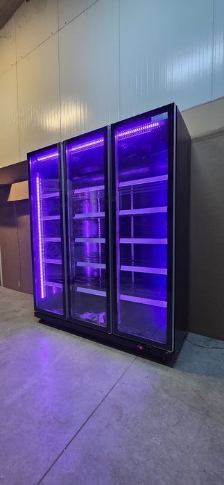 Vitrina frigorifica lactate mezeluri băuturi consum  3kw/ 24 ore