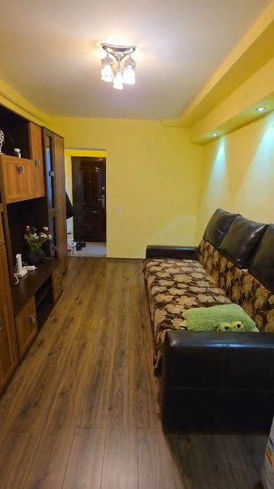 Închiriez garsoniera
