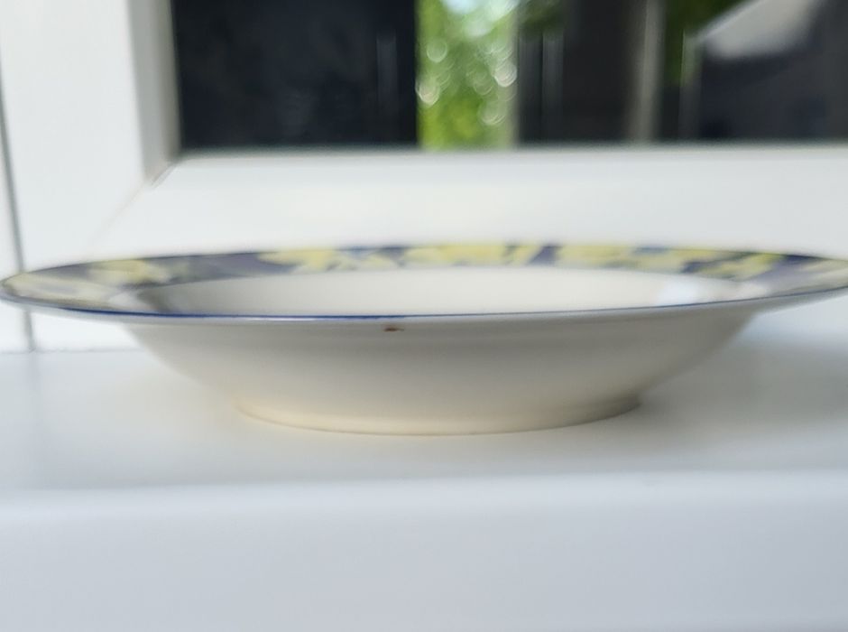 Отдам новый набор тарелок