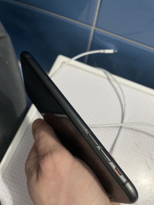 iPhone 11 64gb акб90%