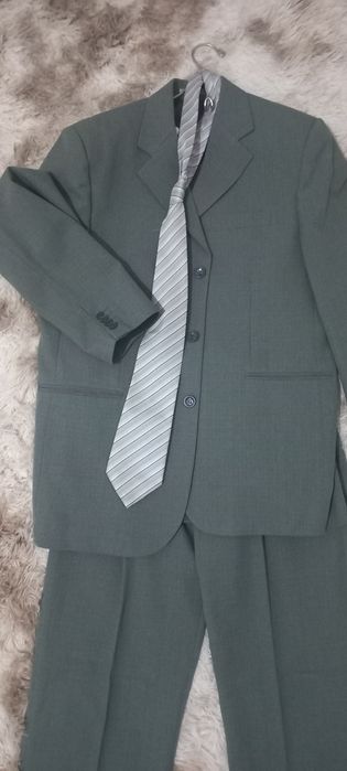 Продаётся костюм.