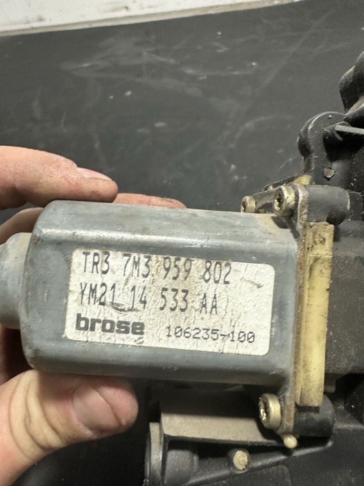 Motoras macara geam dreapta fata Seat Alhambra Ford Galaxy  7M3959802