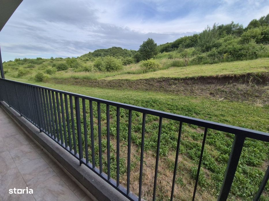 Apartament 3 camere, 62mp, 2 garaje, balcon 12mp, zona Sesul de Sus