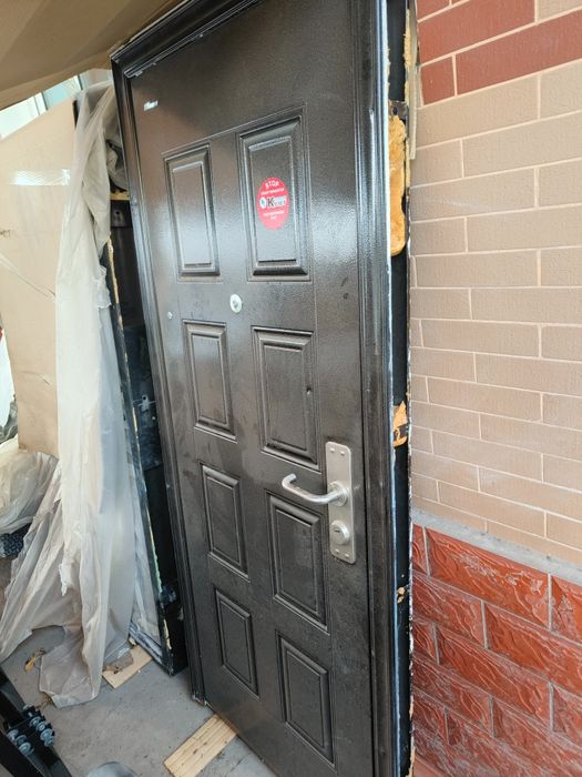 Продам дверь железную