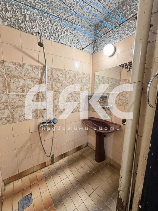 Двустаен обзаведен апартамент в кв. Толстой до градски транспорт