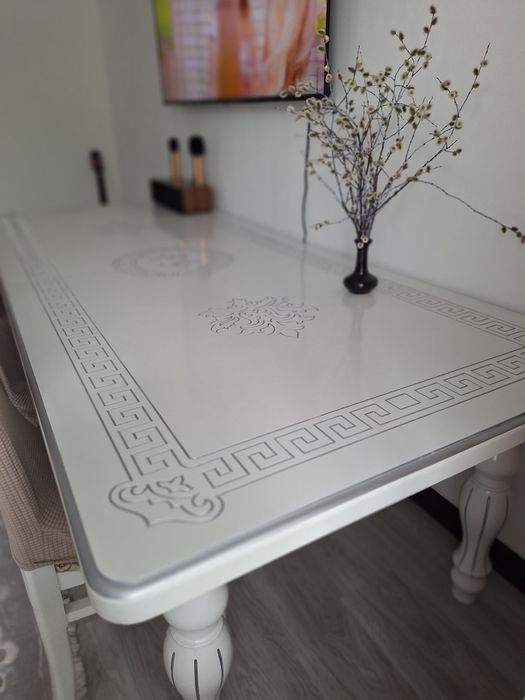 Продам стол в гостиную