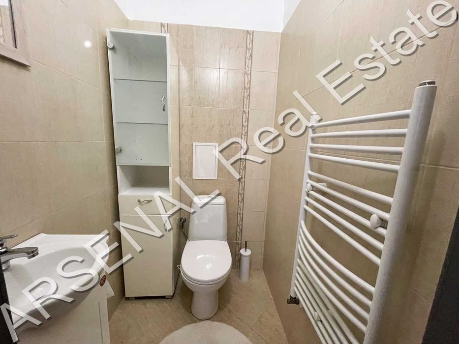 Тристаен апартамент под наем, Бъкстон