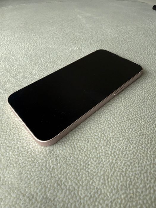 iPhone 13 розов. Изключително запазен.