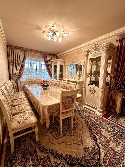 Yunusobod 15 kvartildan 5 xonali kvartira sotiladi srochna sotiladi