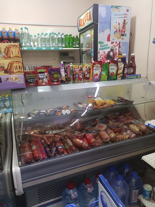 Продам холодильную витрину