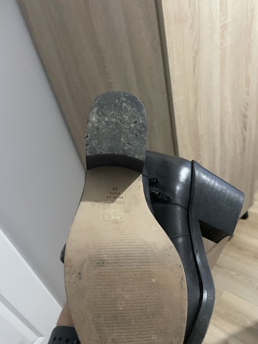 Cizme negre din piele