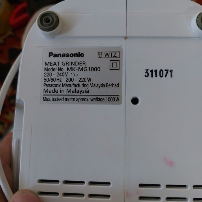 Продам электрическую мясорубку PANASONIC  MK-MG1000