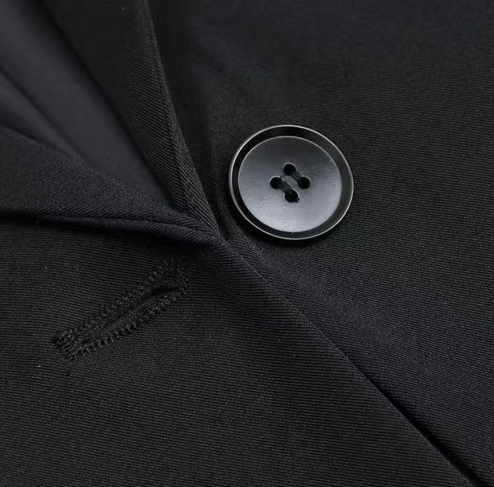 Жилет черный