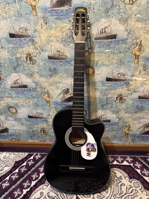 Акустическая гитара