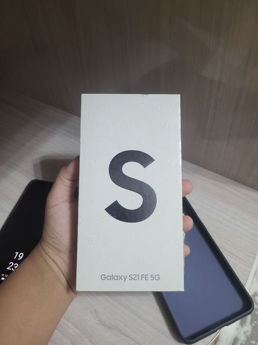 Samsung s21fe с каробкой