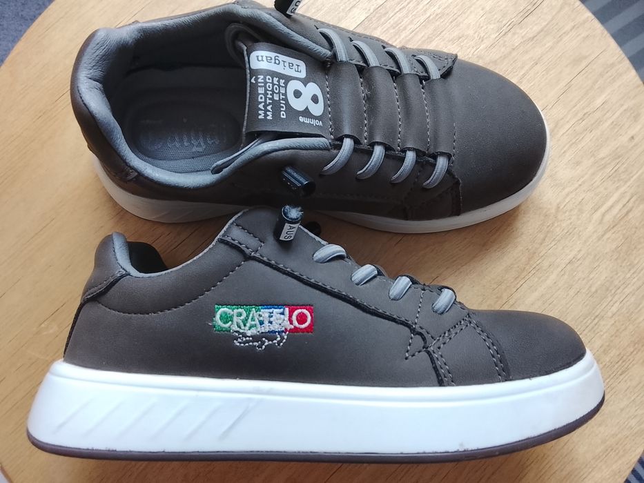 Продам детские ботинки