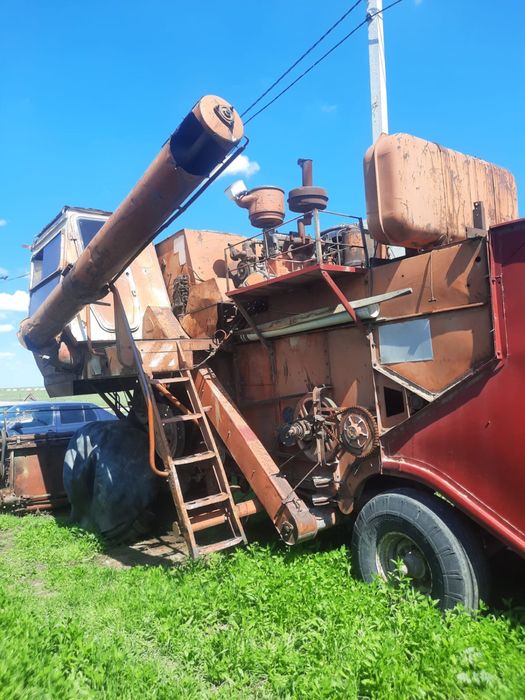 Комбайн Нива……………