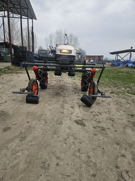 Самоходна разсадопосадъчна машина Yanmar Pl400